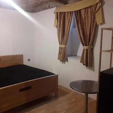 Apartmán Central 2-room Souterrain Flat *